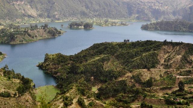 Tour to Wonchi Crater Lake