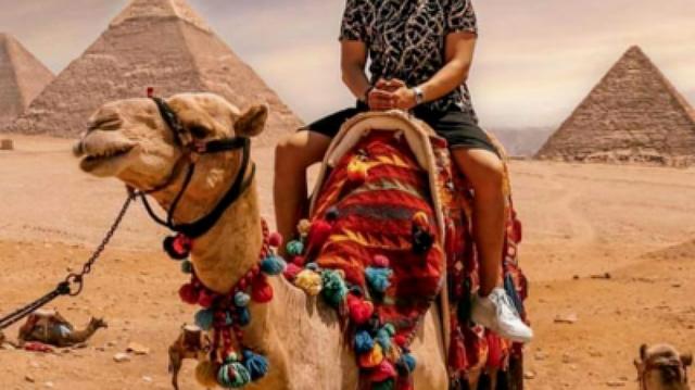 Cairo: Giza Pyramids Camel Ride and Egyptian Museum Tour